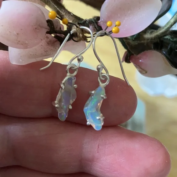 Vintage 925 Ethiopian opal earring